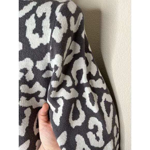 LANE BRYANT Dark Gray & White Leopard Print Crewneck Sweater Size 18 - Picture 14 of 16